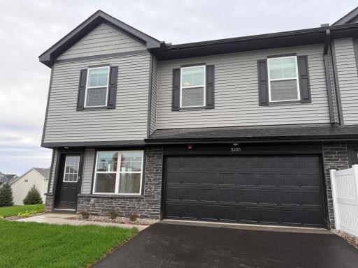 5285 Long Pointe Pass, Saint Paul, MN 55129
