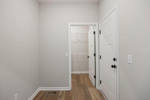 [L016-Z022]MudRoom.1.jpg