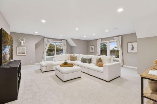 792 Hilltop Road, Mendota Heights, MN 55118