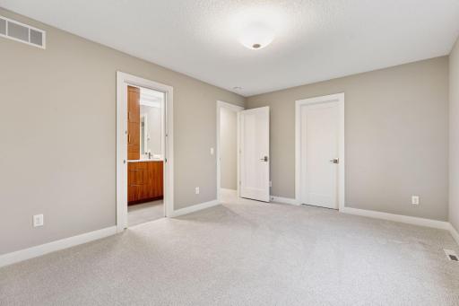 792 Hilltop Road, Mendota Heights, MN 55118