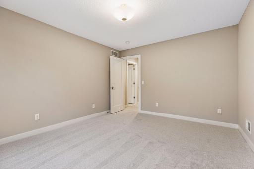 792 Hilltop Road, Mendota Heights, MN 55118