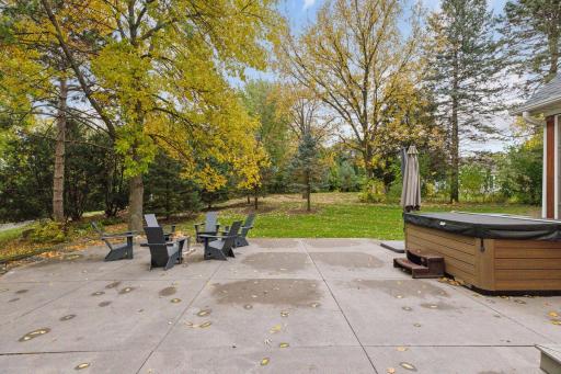792 Hilltop Road, Mendota Heights, MN 55118