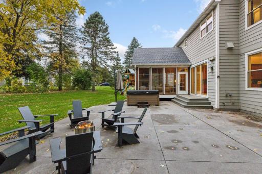 792 Hilltop Road, Mendota Heights, MN 55118