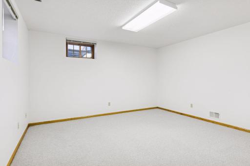 703 Wesley Lane, Saint Paul, MN 55118