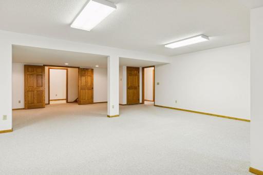 703 Wesley Lane, Saint Paul, MN 55118
