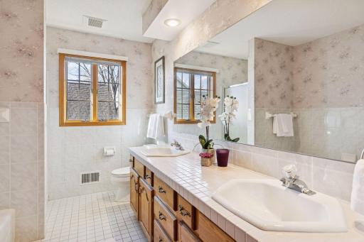 703 Wesley Lane, Saint Paul, MN 55118