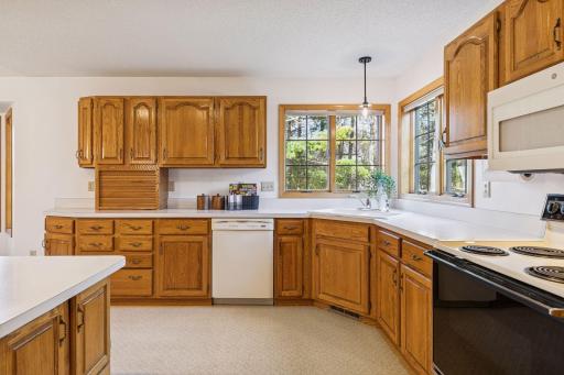 703 Wesley Lane, Saint Paul, MN 55118