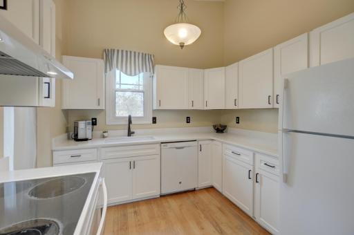 1174 Benton Way, Saint Paul, MN 55112