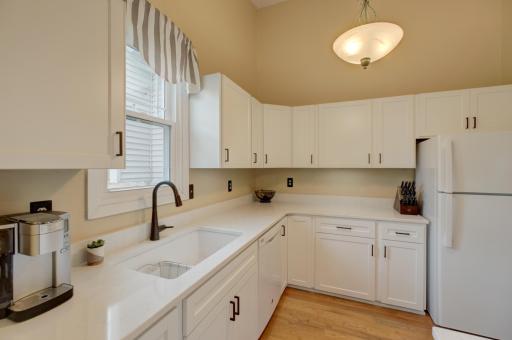 1174 Benton Way, Saint Paul, MN 55112
