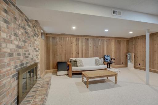 1174 Benton Way, Saint Paul, MN 55112