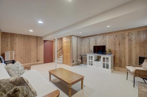 1174 Benton Way, Saint Paul, MN 55112