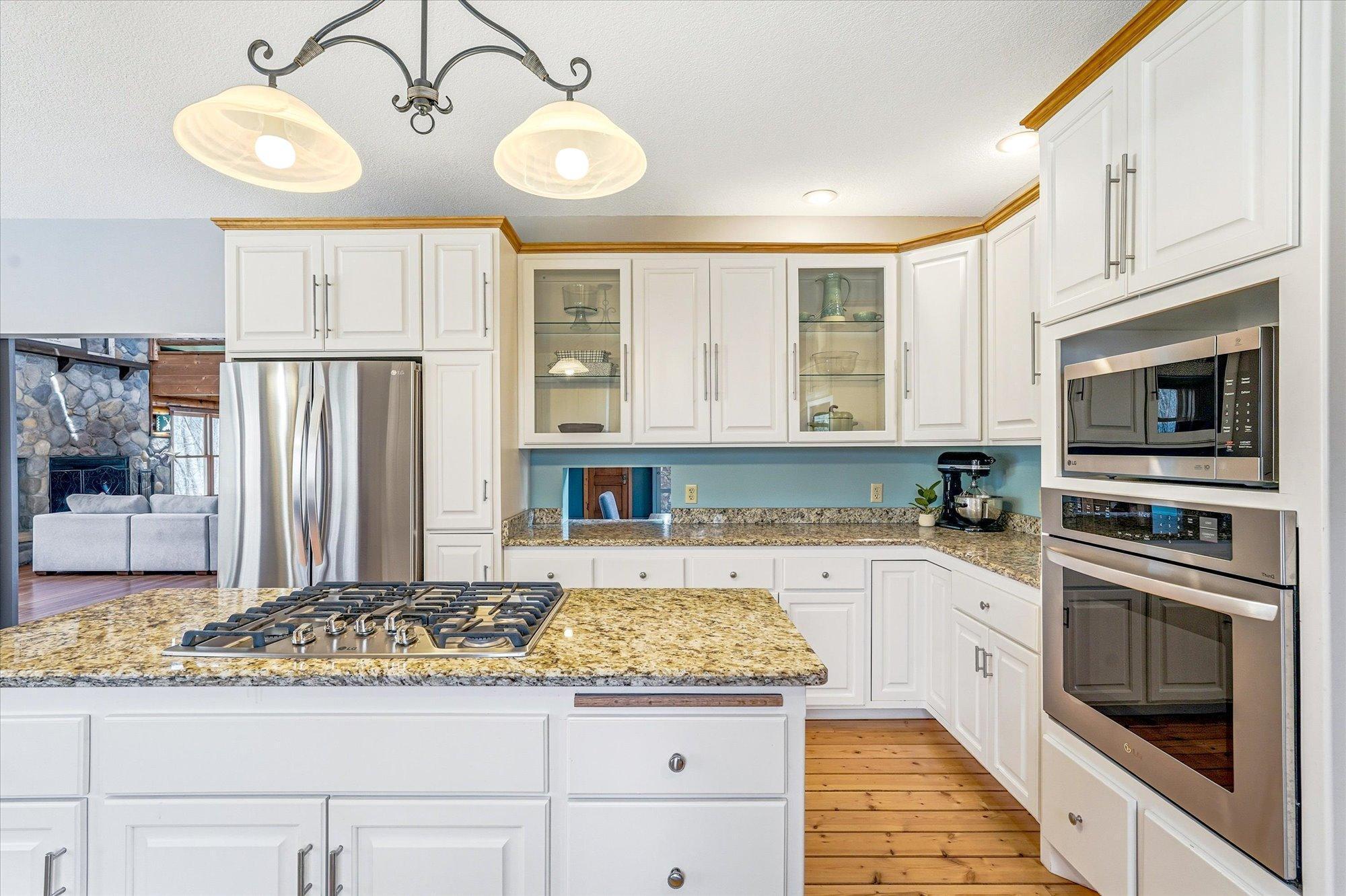 Note the service window leading to the dining room