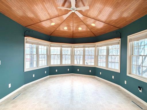 622 Woodcrest Avenue, Worthington, MN 56187