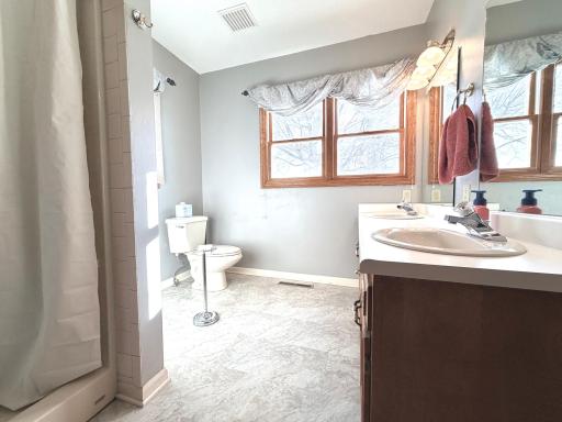 622 Woodcrest Avenue, Worthington, MN 56187