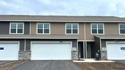 Finley at Ardan Place in Rosemount! Photo is of actual home. Options and colors may vary. Ask Sales Agent for details.