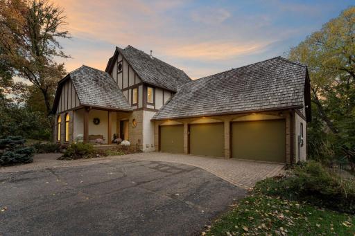 A short walk from Normandale Lake and Hyland Hills, this beautiful 4-bedroom, 4-bathroom home offers the perfect balance—nestled in nature yet with easy access to major roads for seamless convenience.