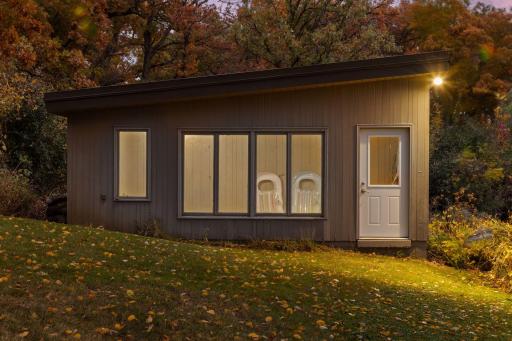 A boathouse that invites creativity and calm.