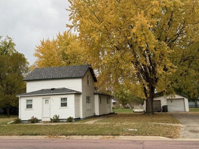 306 FRONT ST E FRONT PIC.jpg