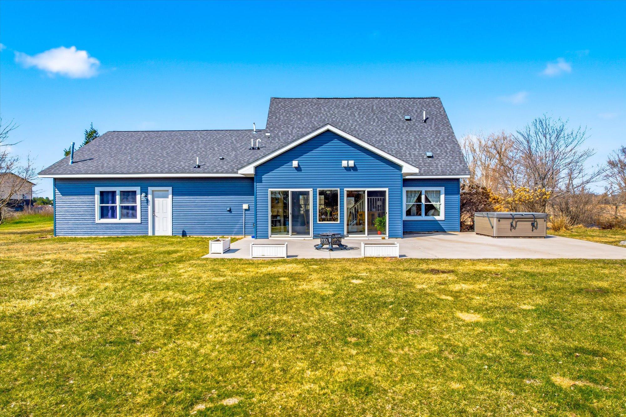 24 - Rear of Home - Pad -Fire - Hottub.jpg