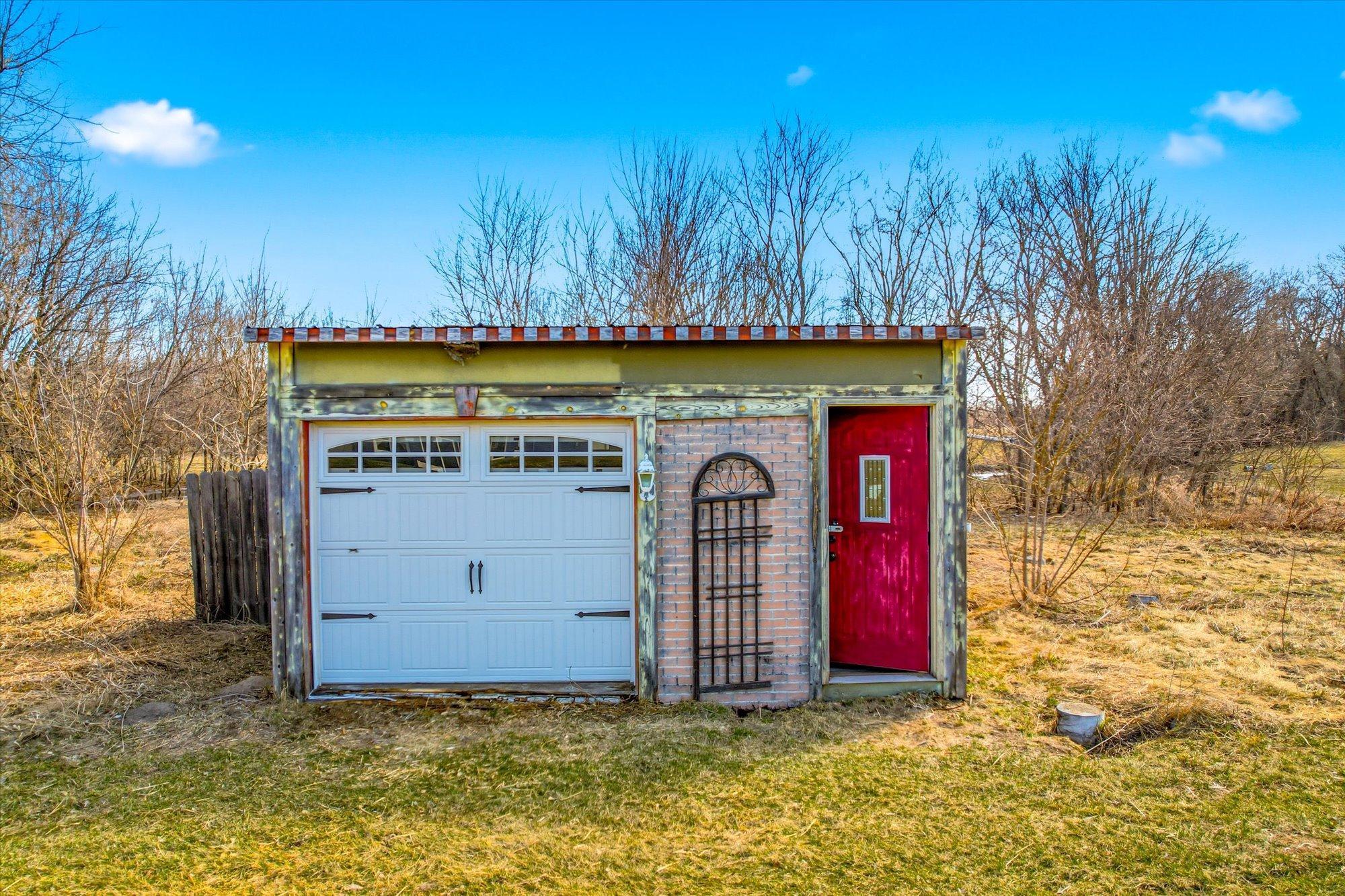 25 - Spacious Garden Center.jpg