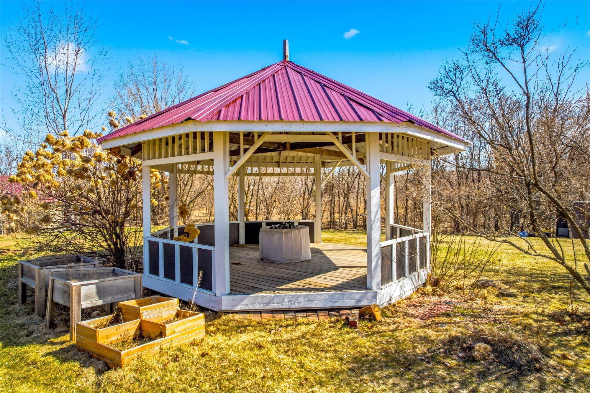 26 - Gorgeous Gazebo.jpg