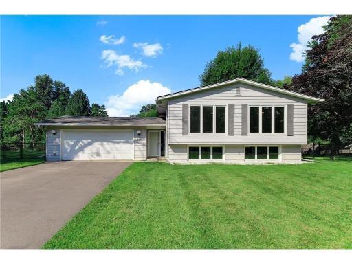 455 Black Oaks Lane N, Minneapolis, MN 55447