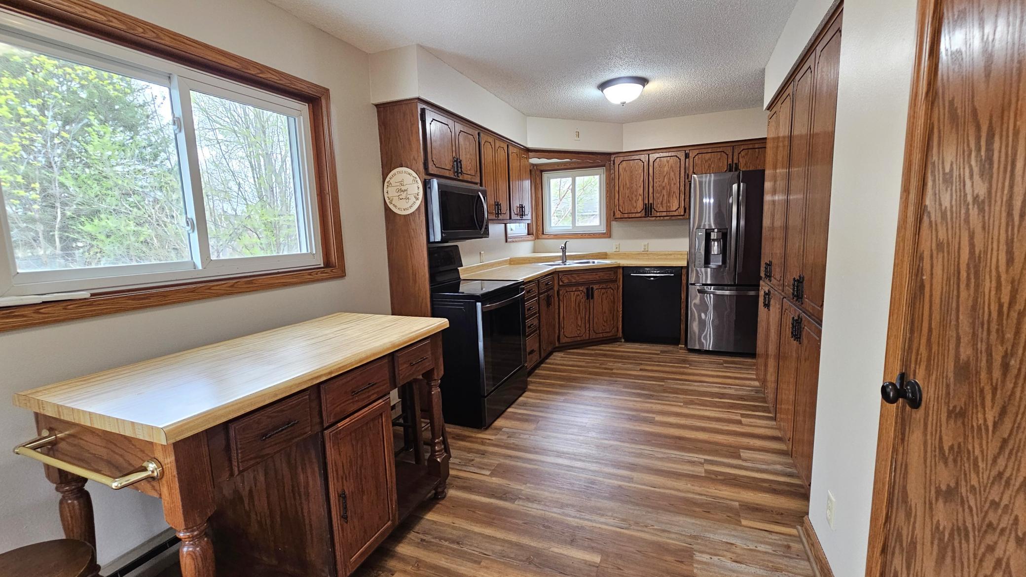 Beautiful Bright Kitchen