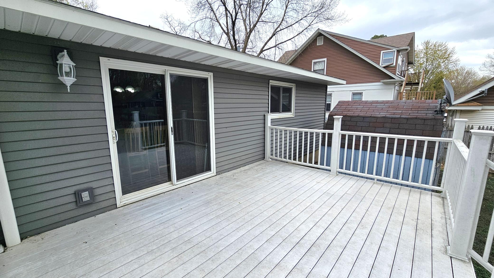 Back Deck Perfect For Entertaining