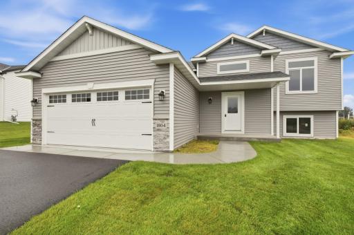 1804 Oak Pond Drive NW, Sauk Rapids, MN 56379