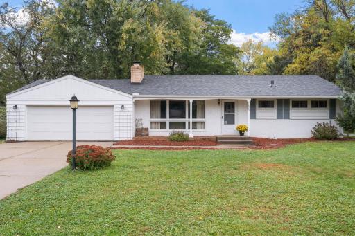1843 Roselawn Avenue W, Saint Paul, MN 55113