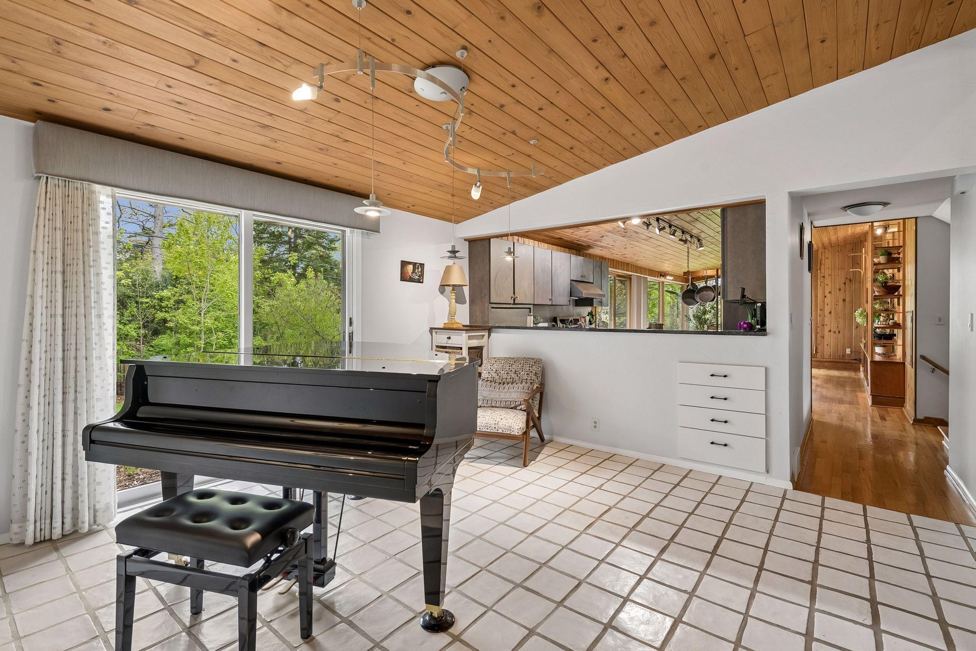 Another transitional space, informal dining, open up the kitchen....the options are endless.