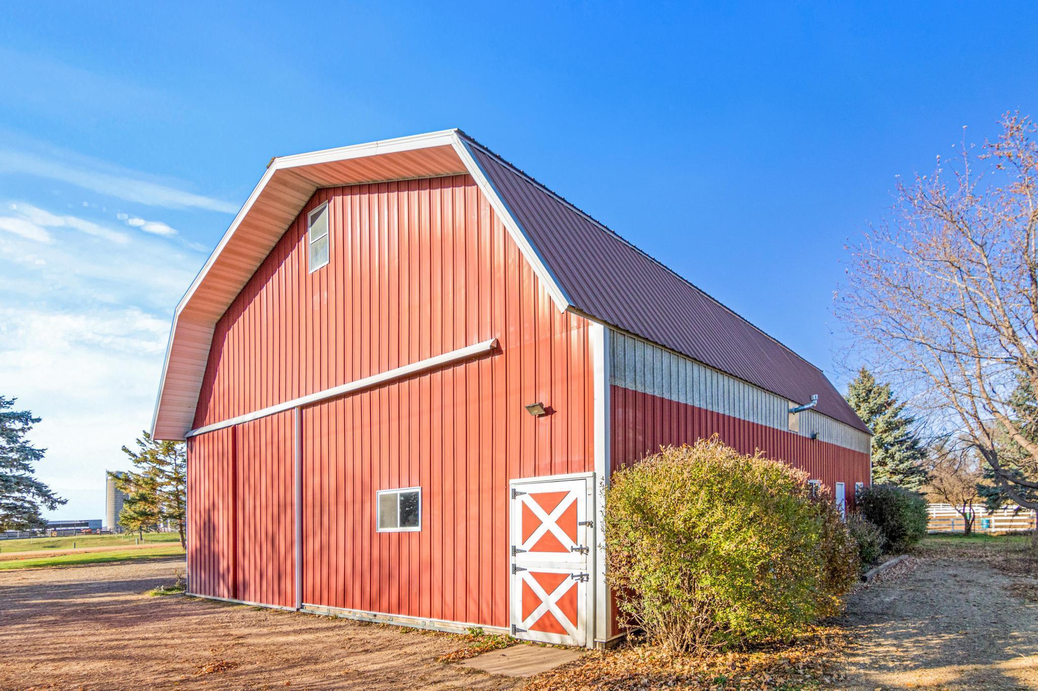 Spacious workshop for anything you can imagine!