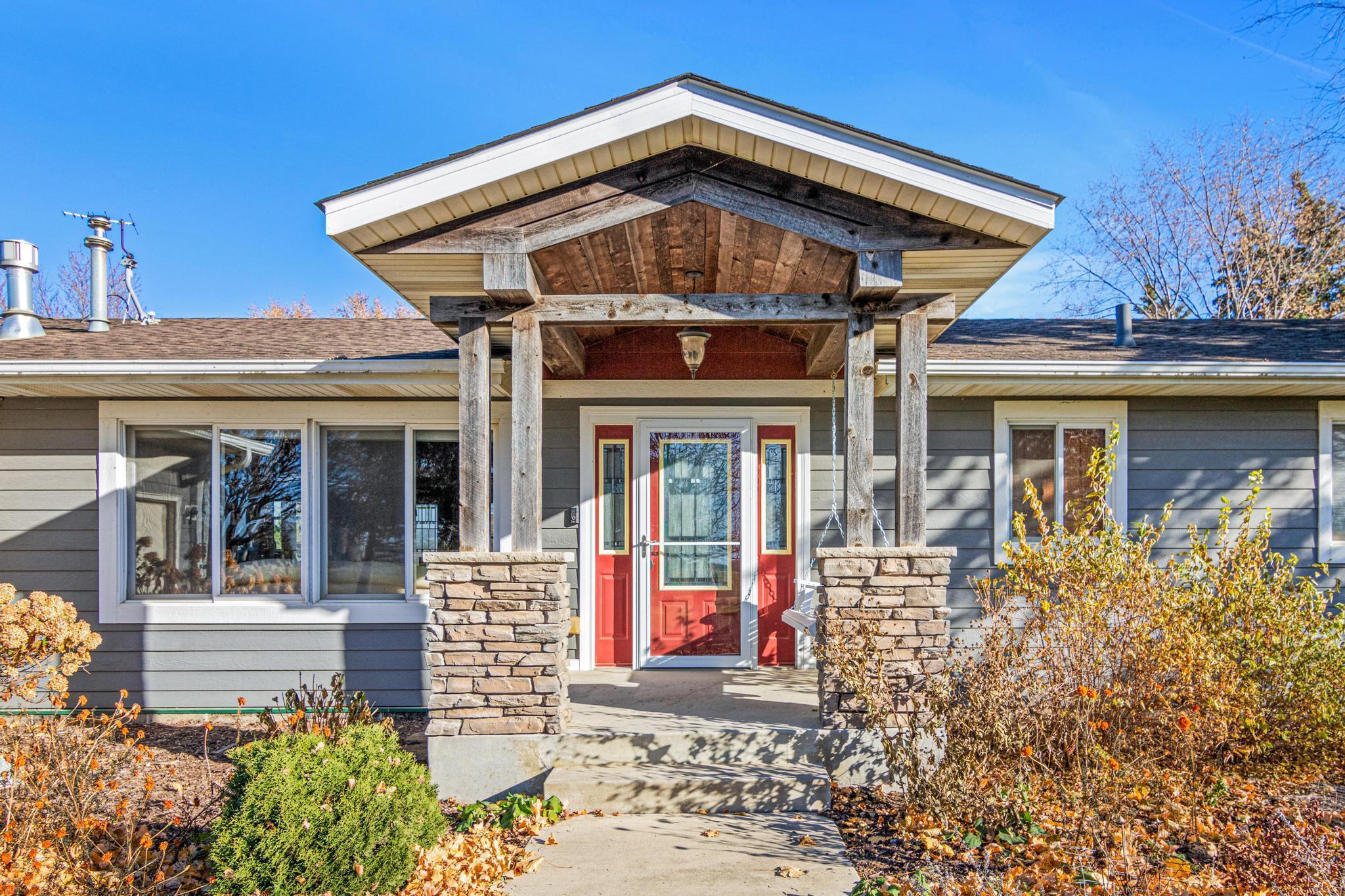 Welcome to 15490 Emery Ave E!