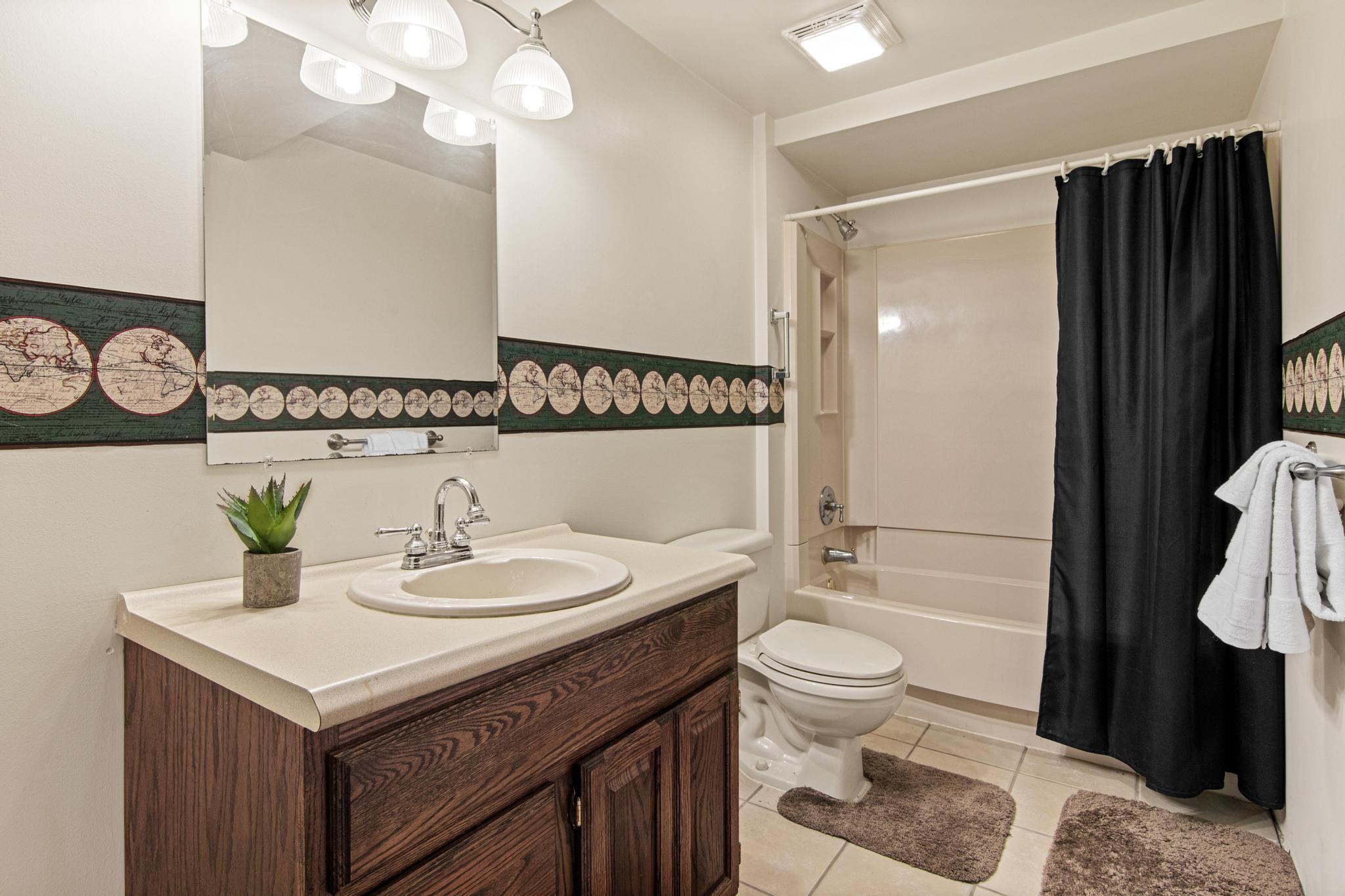 Lower level full bath.