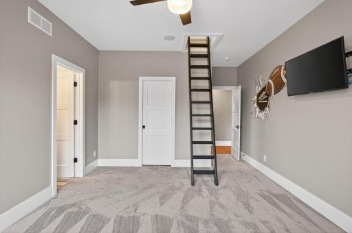 525 Smithtown Court, Excelsior, MN 55331