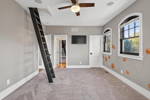 525 Smithtown Court, Excelsior, MN 55331