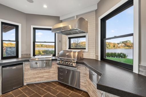 525 Smithtown Court, Excelsior, MN 55331