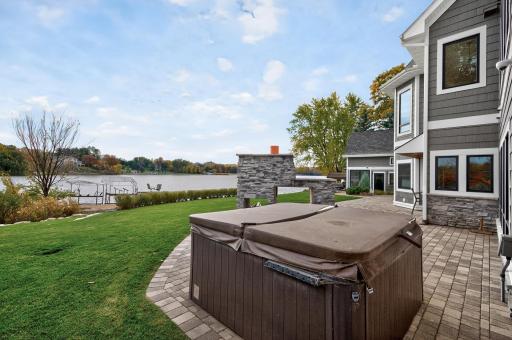 525 Smithtown Court, Excelsior, MN 55331