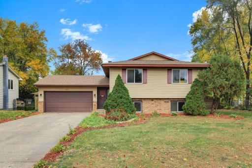 Photo for 2613 Ridge Lane, Saint Paul, MN 55112 - listing #6807725 This 4 Bedroom 2 Bath Home With In Ground Pool Is In The Heart Of Mounds View...It Is Close To Shopping, Churches, Schools & Bus Lines...