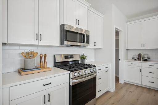 Beautiful Kitchen, Center island, and Large walk-in Pantry!