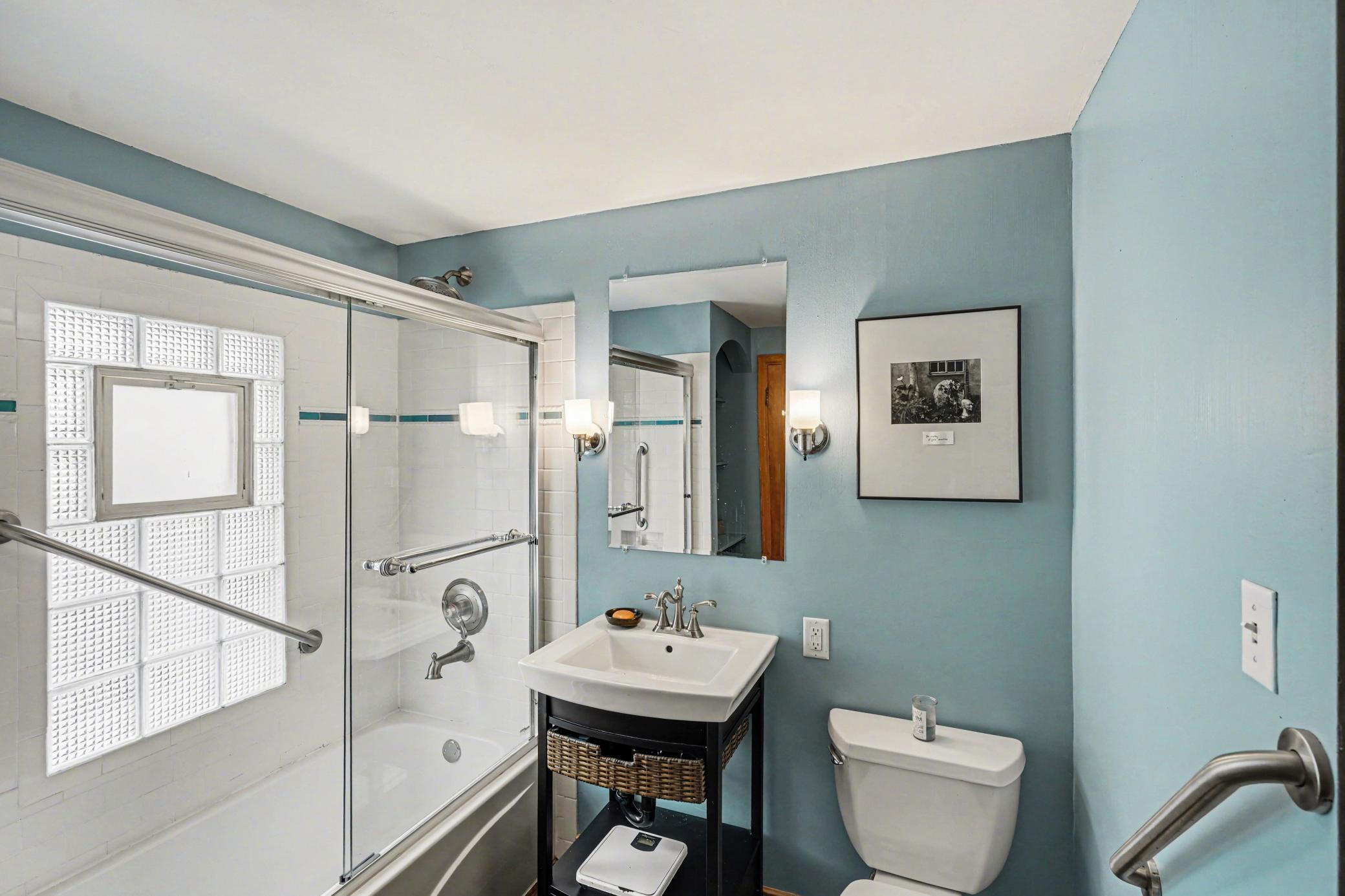 Full Bathroom - Upper level