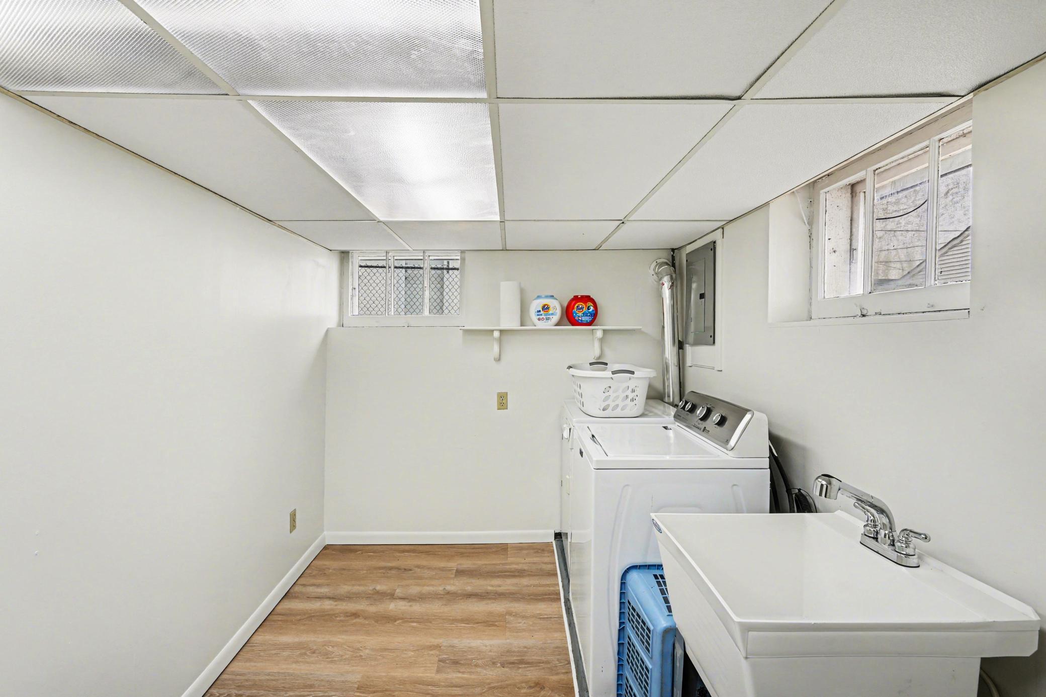 Laundry room w/new flooring & paint