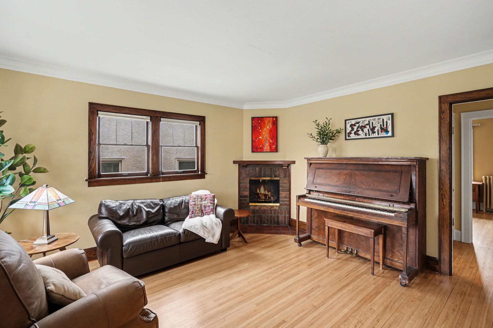 Living Room w/fireplace