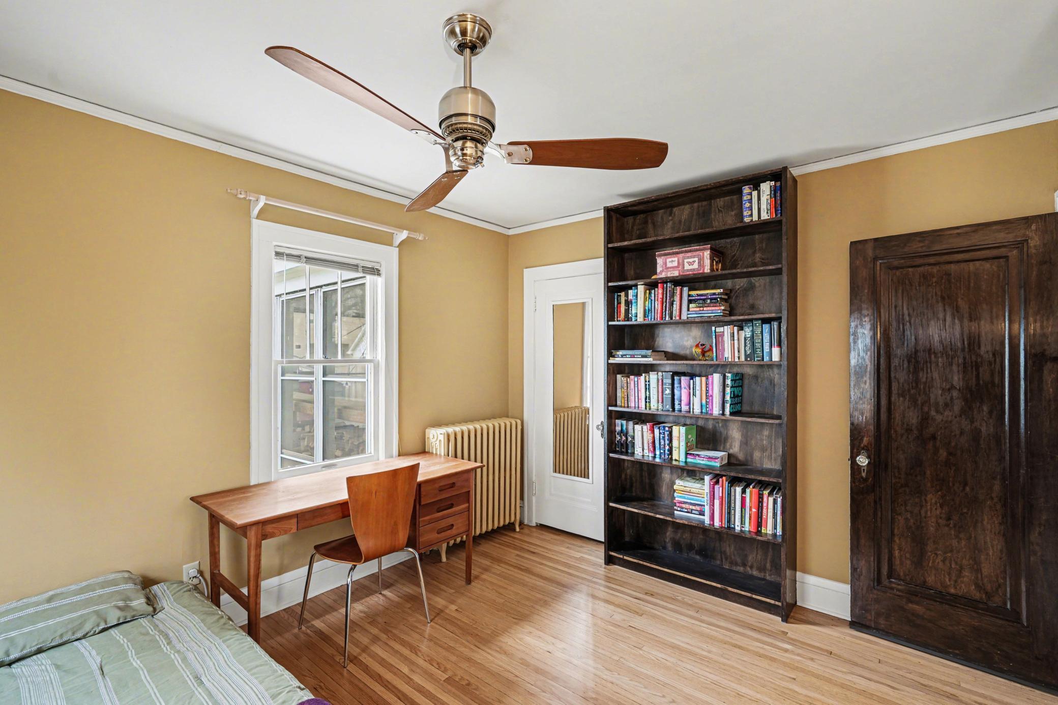 Bedroom 1 - Main floor
