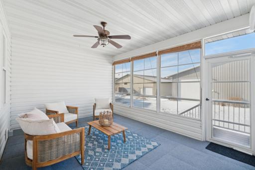 Large 3 season porch ovelooks the hangar.