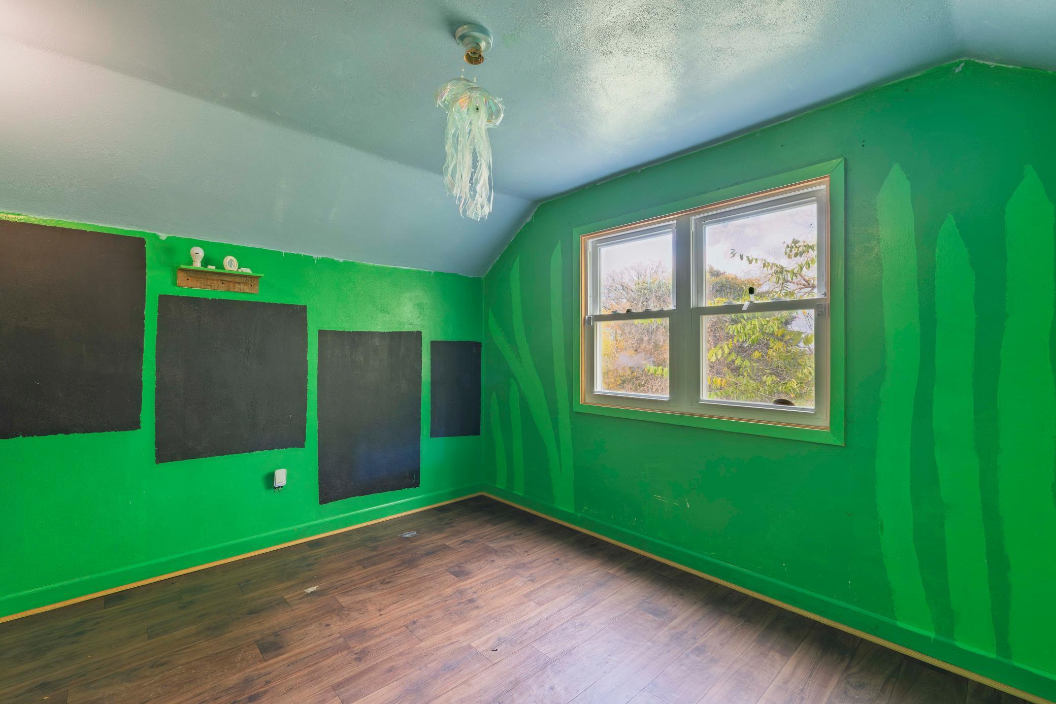 Bedroom 3, view 2