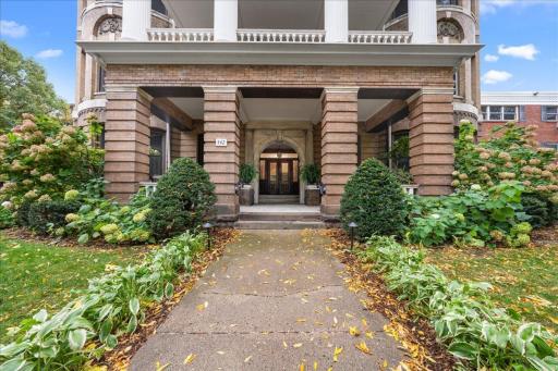 442 Summit Avenue, 4, Saint Paul, MN 55102