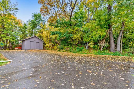 Large Driveway, Parking & Shed