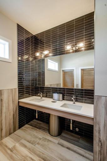 819 Rania Way W, West Fargo, ND 58078