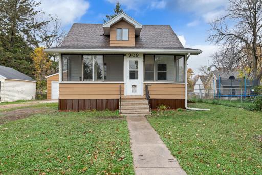909 6th Avenue SE, Austin, MN 55912